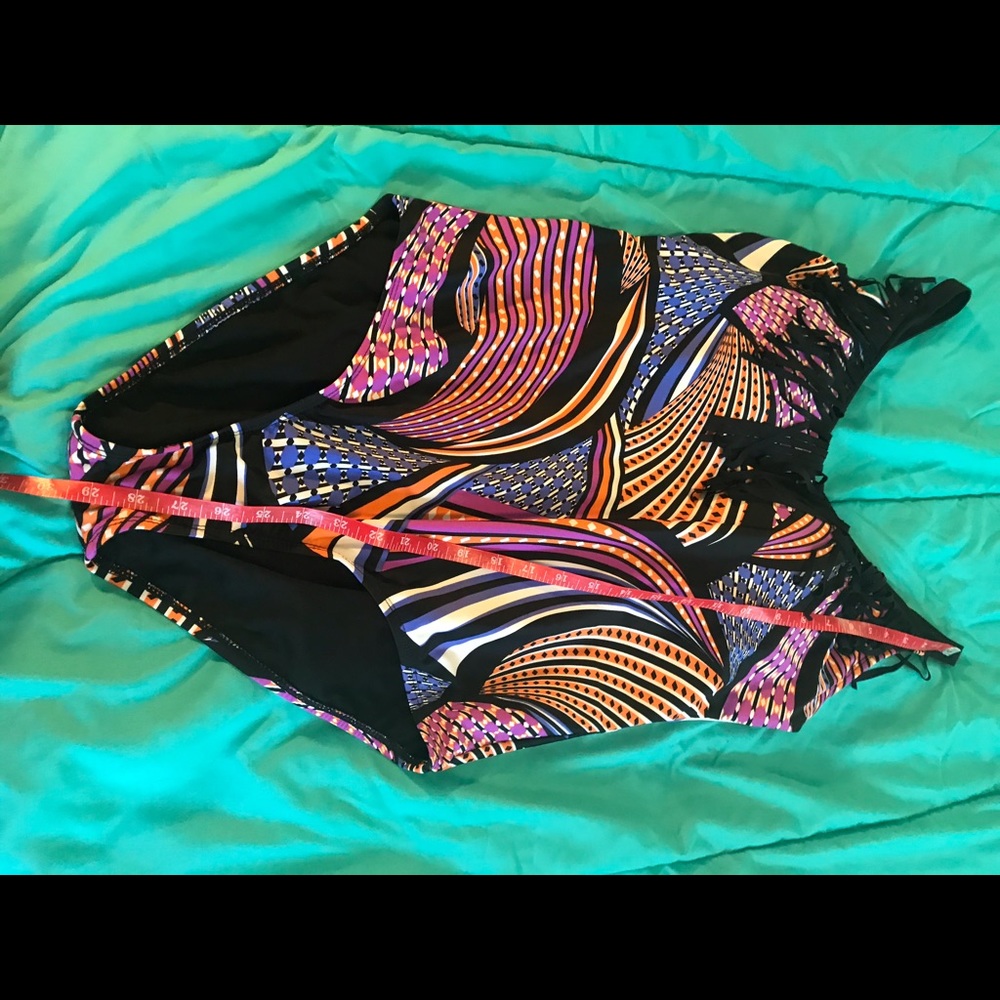 Swimsuits for All geometric  with fringe. - Picture 9 of 11